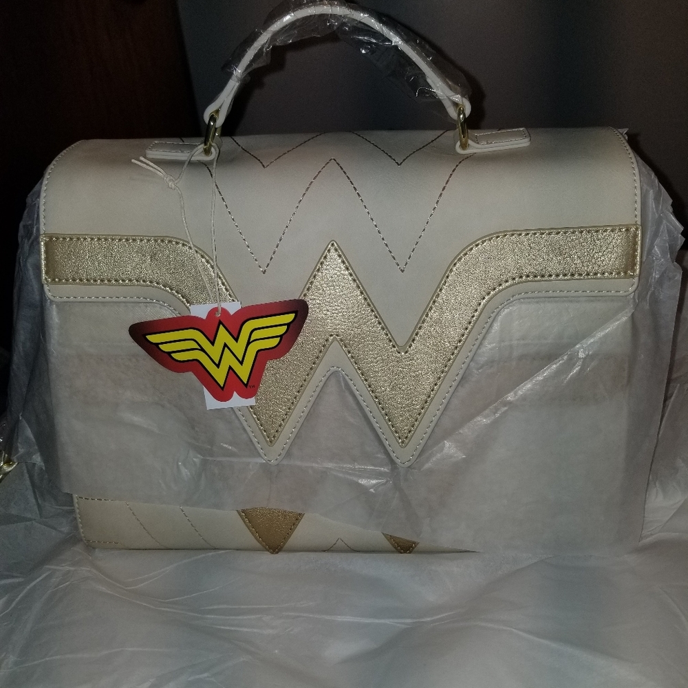 Sold on Ebay Loungefly Wonder Woman Crossbody Bag - Picture 11 of 12